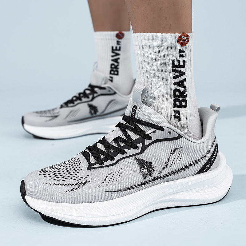أحذية رياضية خفيفة الوزن للرجا - مراجعة Ultragear Running وسعره