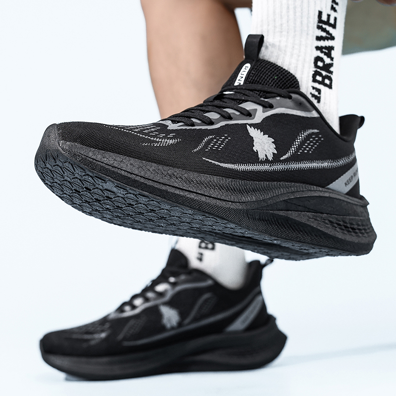 أحذية رياضية خفيفة الوزن للرجا - مراجعة Ultragear Running وسعره