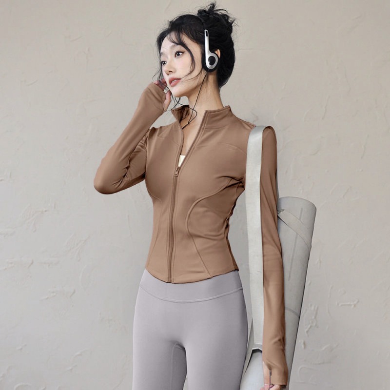 سترة يوغا نسائية ضيقة بأكمام ط - مراجعة Reflective Running Jacket وسعره
