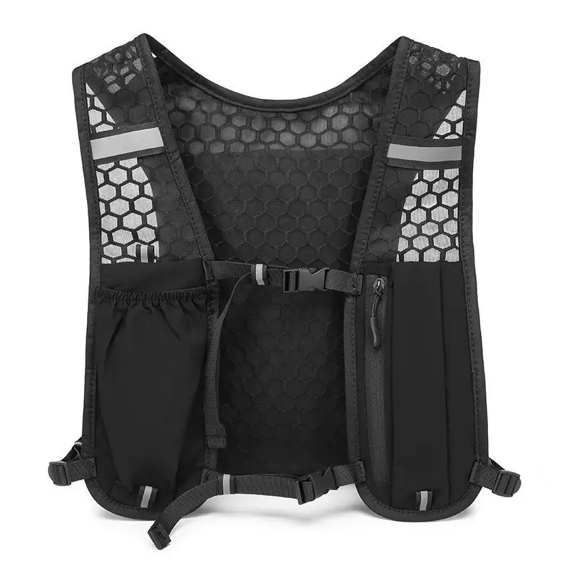 سترة جري خفيفة الوزن عاكسة للض - مراجعة Running Gear Hydration وسعره