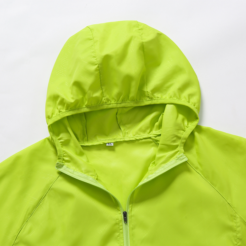 LNGXO المشي لمسافات طويلة سترة - مراجعة Running Gear Rain وسعره